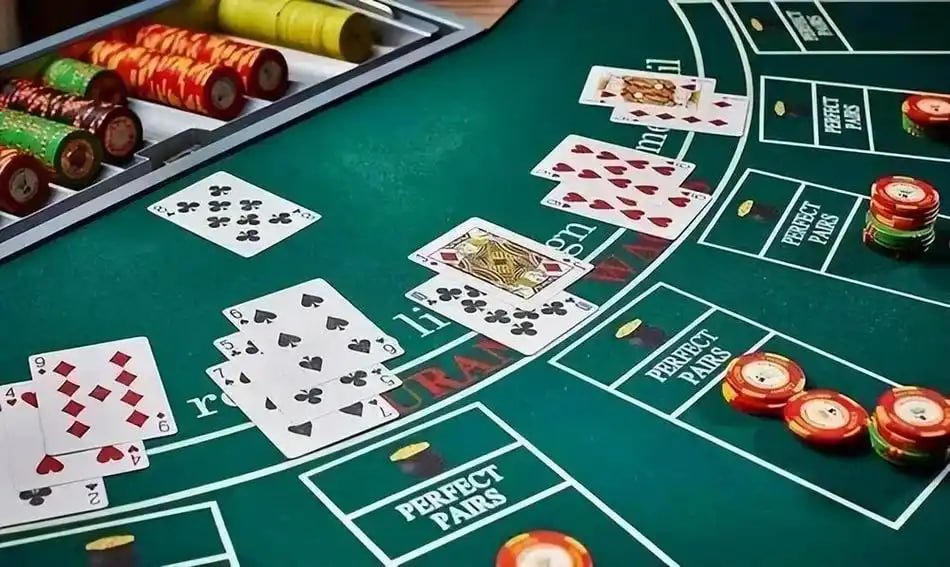 Antarmuka aplikasi nenekslot menampilkan live-dealer blackjack dan slot games